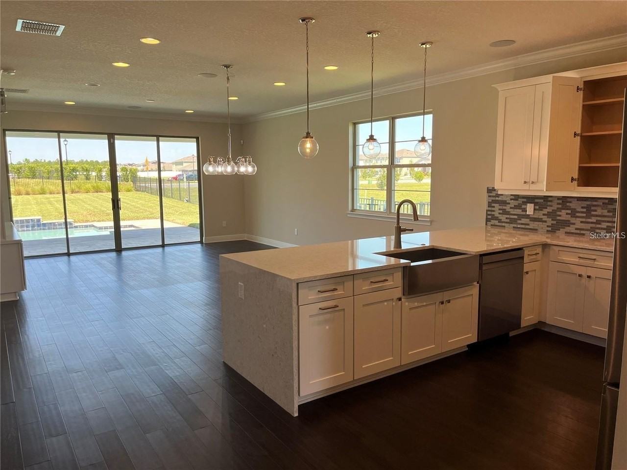 6685 Knollwood St - Photo 5 of 24