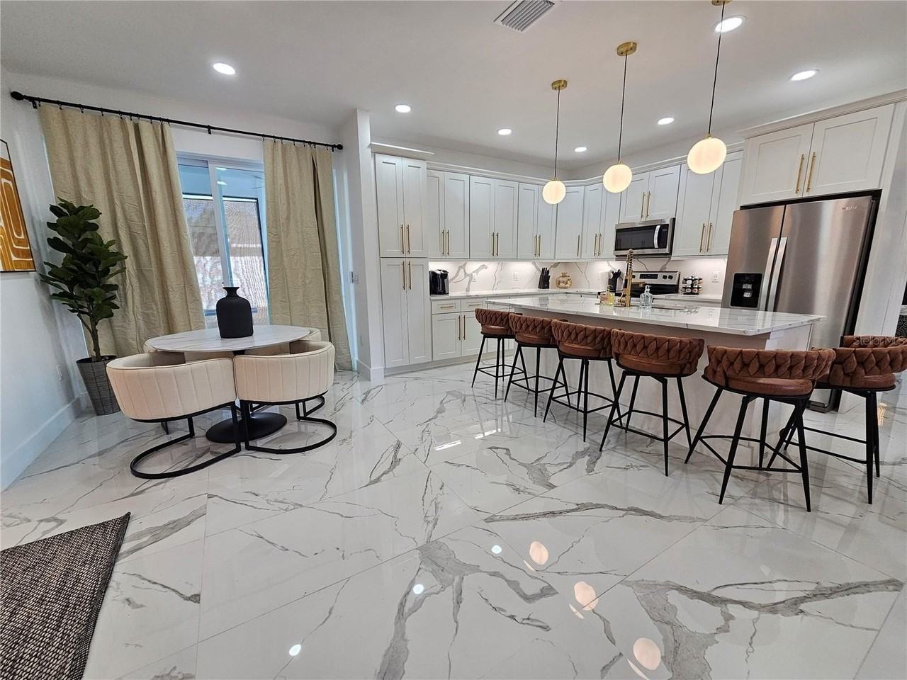 2075 Jewell Ave - Photo 7 of 50