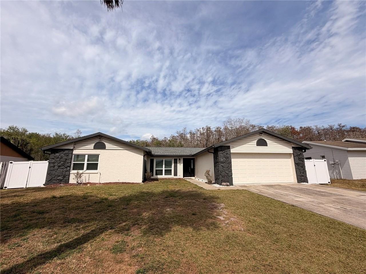 106 W Cedarwood Cir - Photo 2 of 26