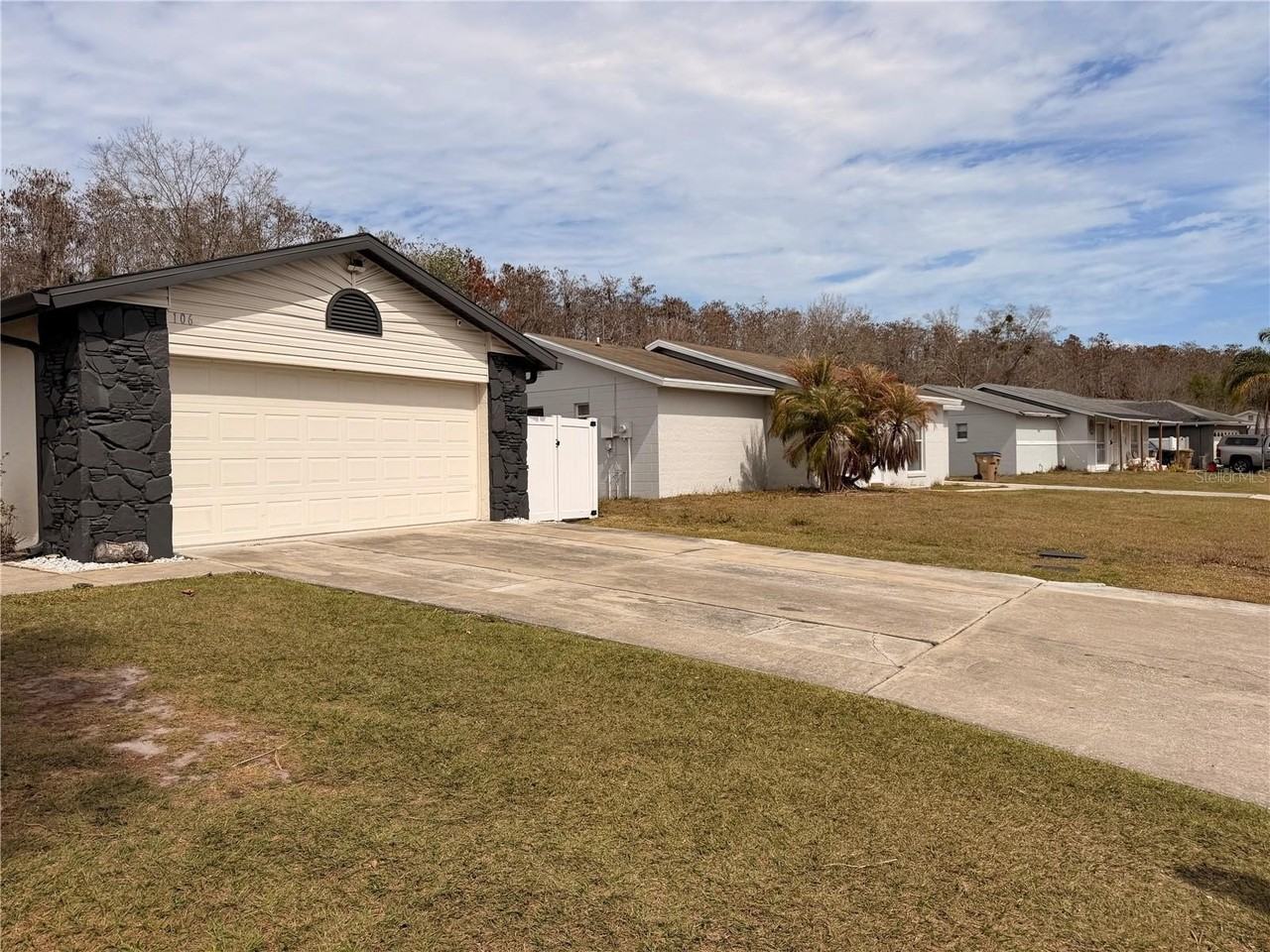 106 W Cedarwood Cir - Photo 3 of 26