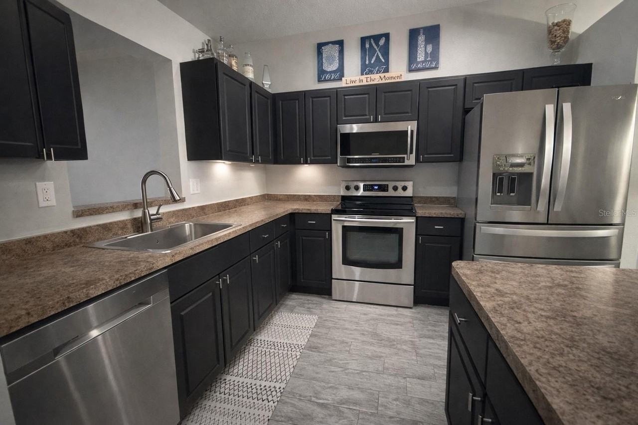 11006 Newbridge Dr - Photo 7 of 17