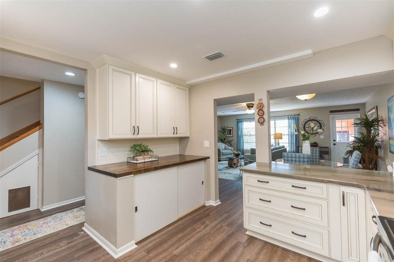 702 W Bay St #A - Photo 5 of 22