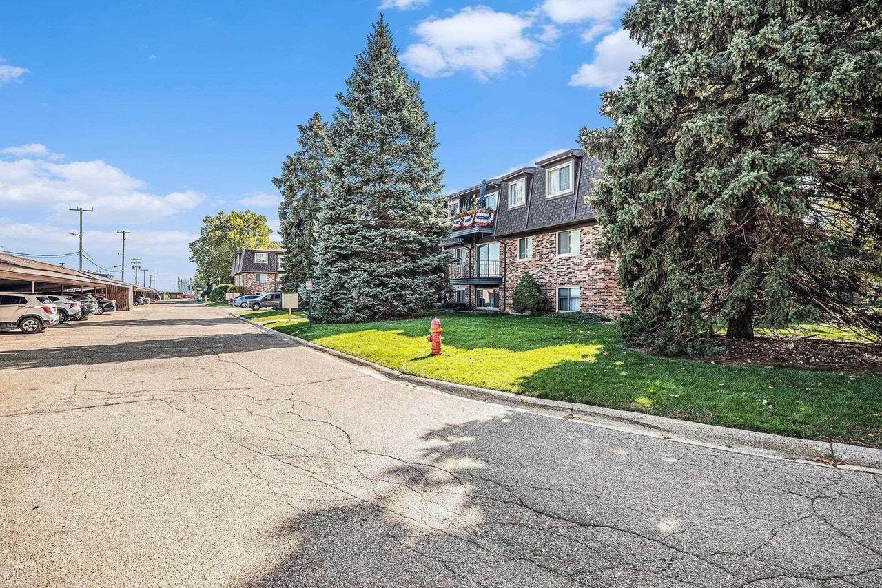 211 Riviera Dr - Photo 3 of 27