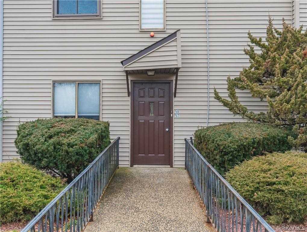 135 W Nyack Rd Apt 58 - Photo 3 of 33