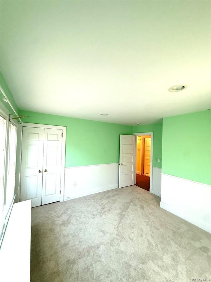 63 Franklin Ave - Photo 6 of 17