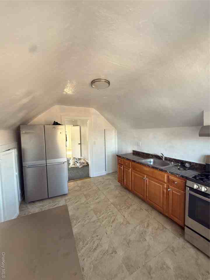 49 Highland Ave Unit 3 - Photo 6 of 9