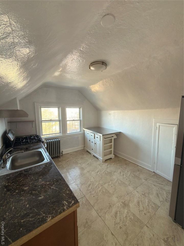 49 Highland Ave Unit 3 - Photo 7 of 9