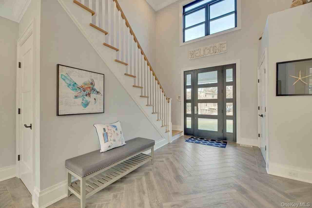 165 Marine Pl - Photo 3 of 35