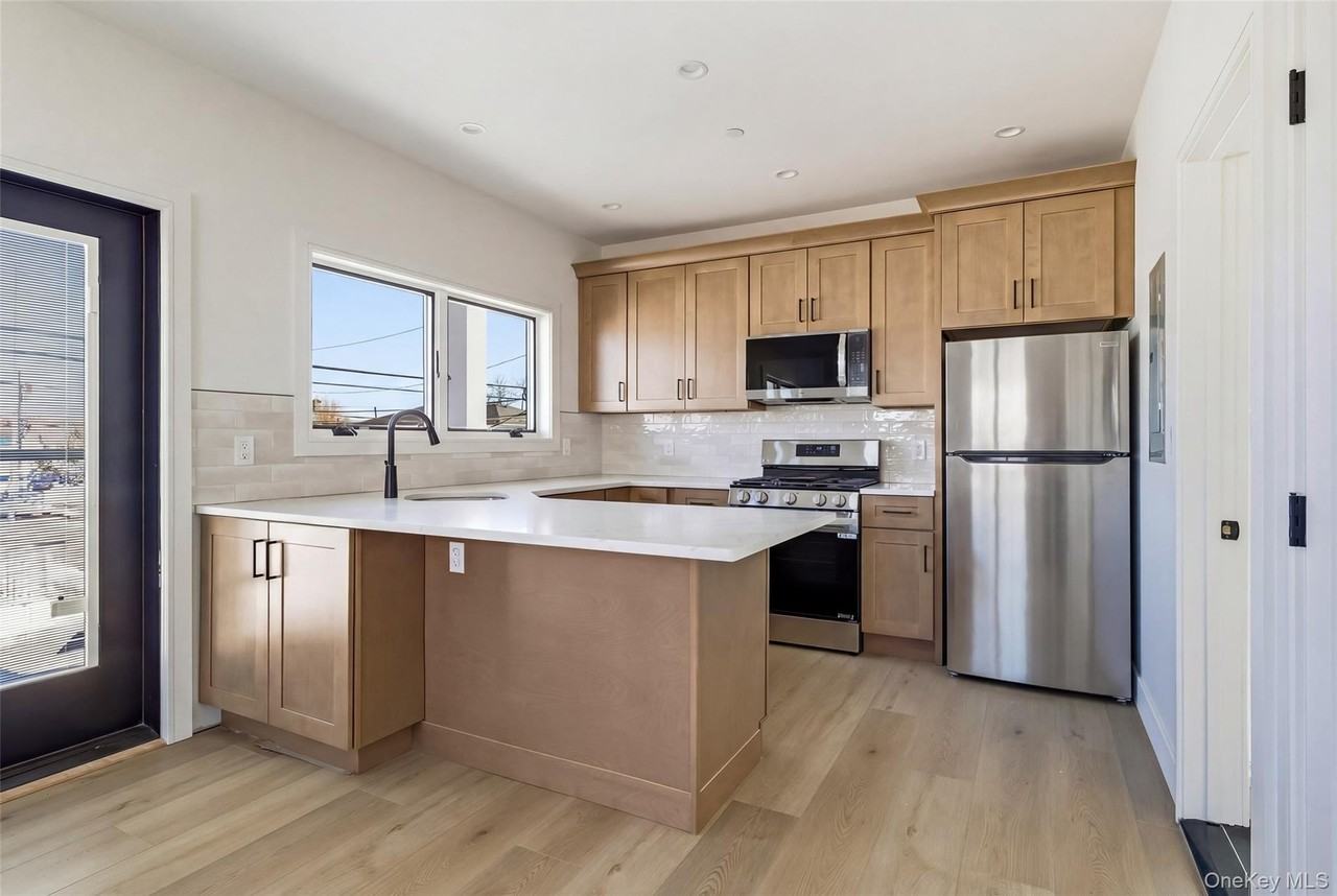 56 Suffolk Rd - Photo 2 of 14