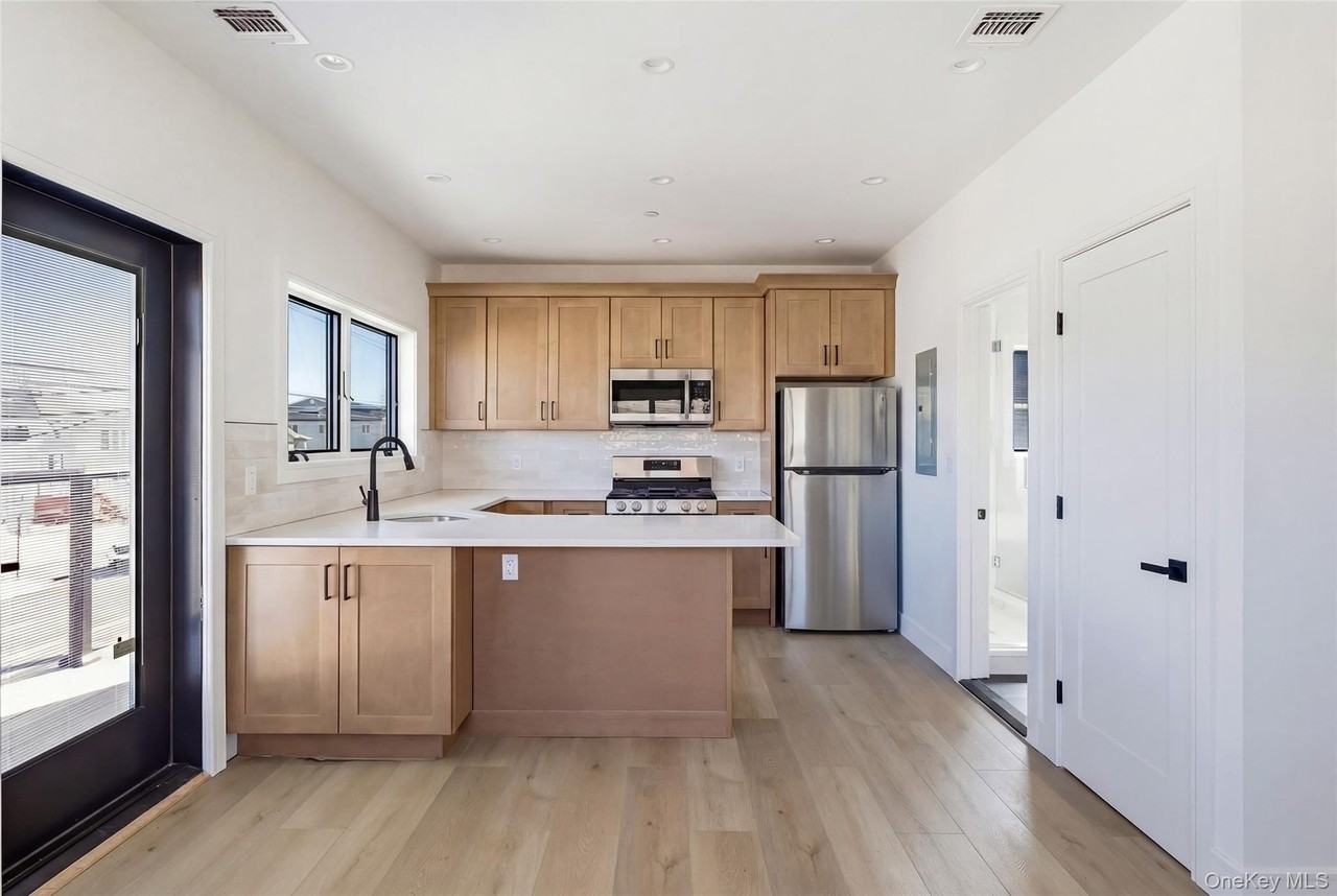 56 Suffolk Rd - Photo 5 of 14