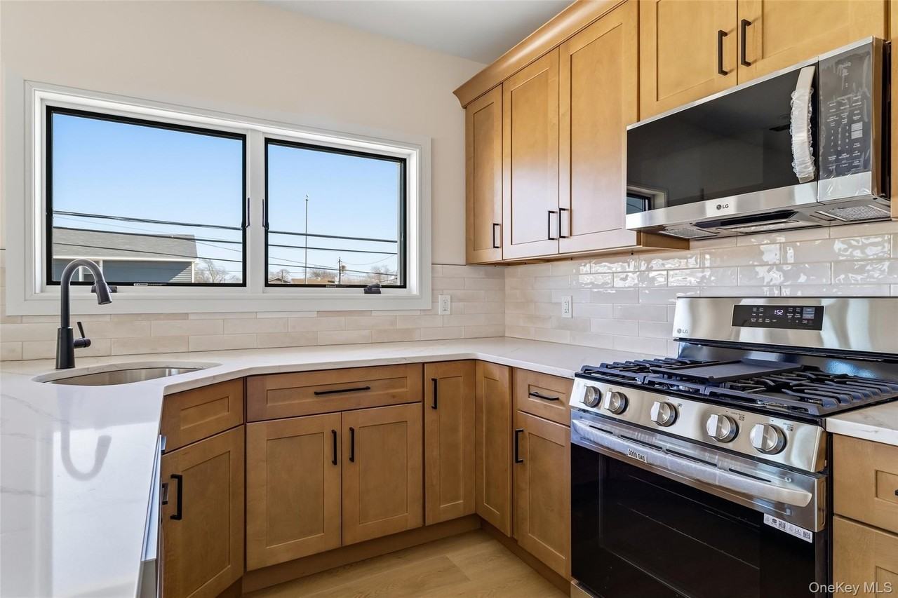 56 Suffolk Rd - Photo 7 of 14