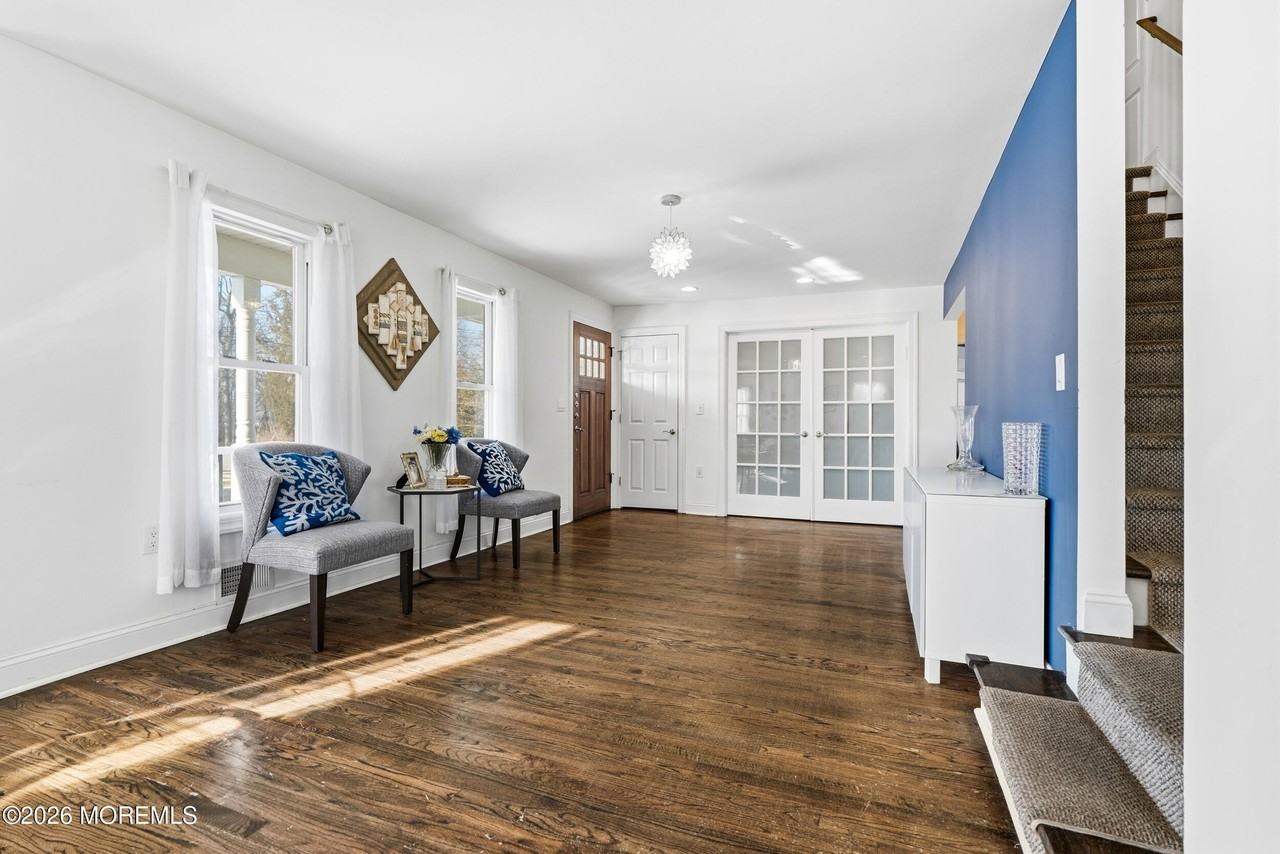 19 Carole Dr - Photo 2 of 43