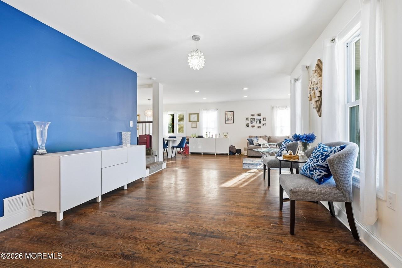 19 Carole Dr - Photo 3 of 43