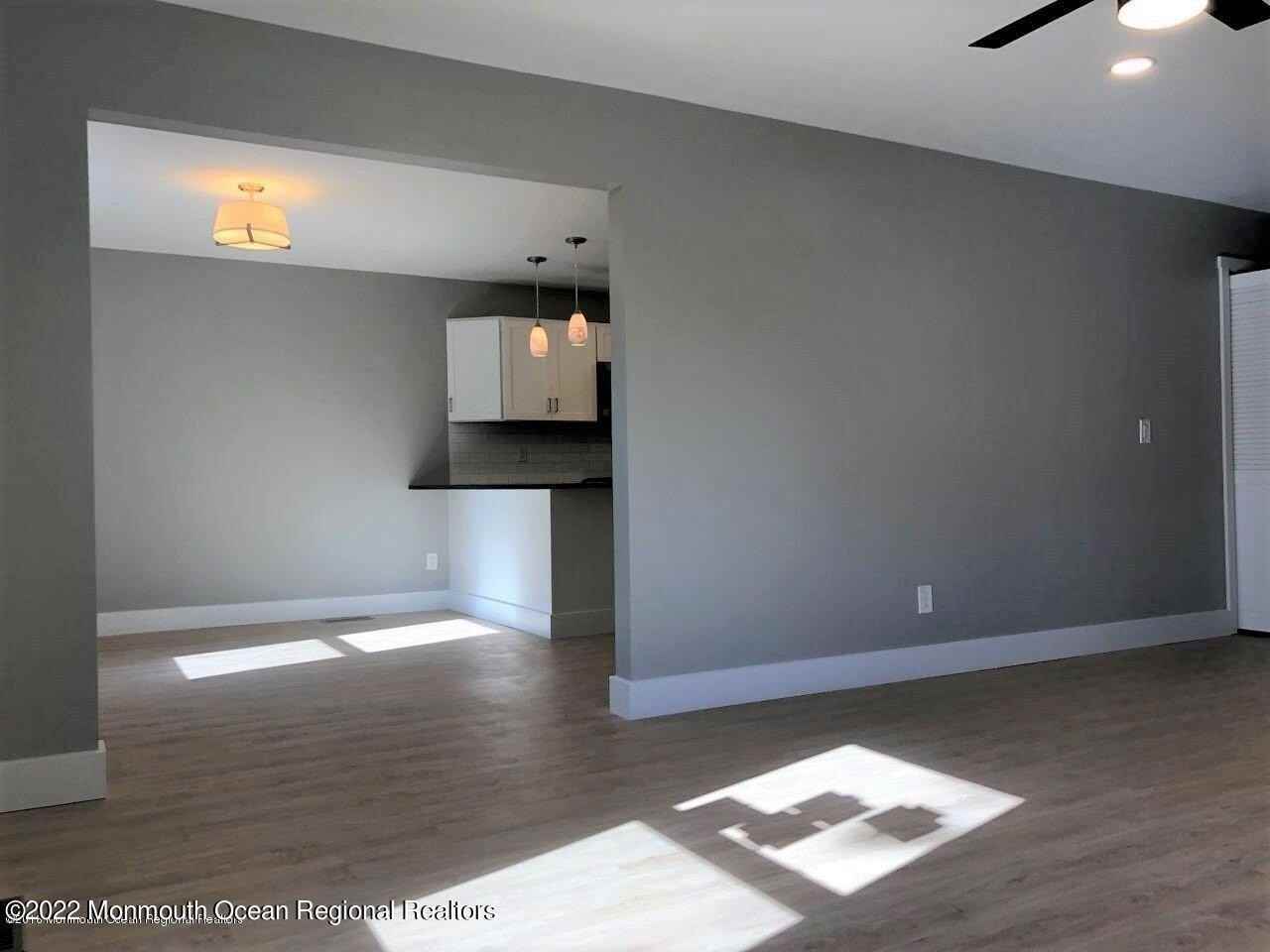 517 Asbury Ave #B - Photo 5 of 18