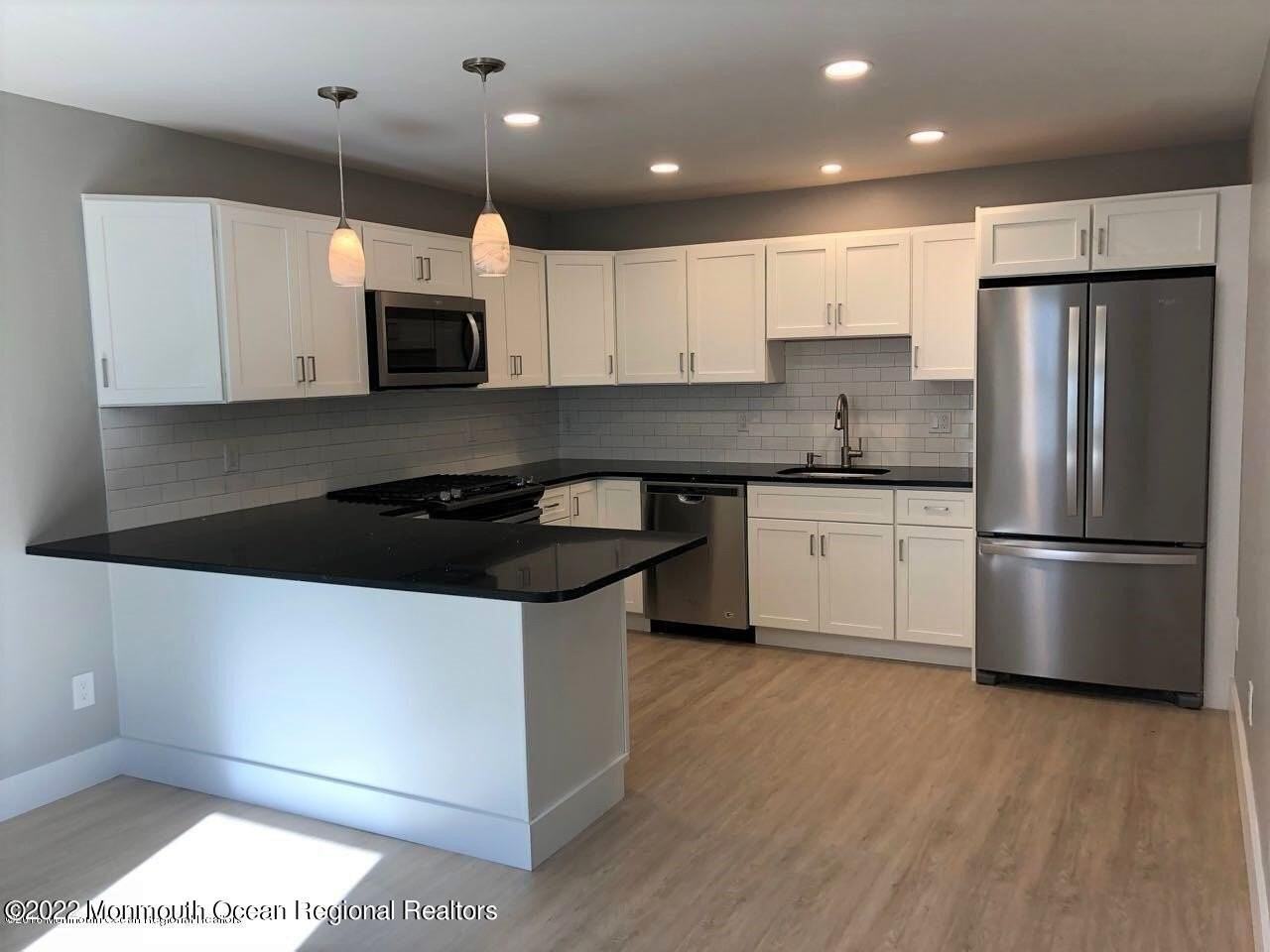 517 Asbury Ave #B - Photo 6 of 18