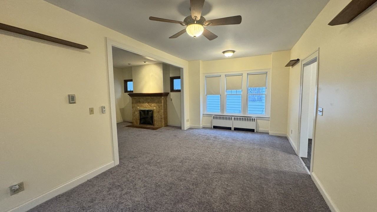 110 N Pine St - Photo 2 of 5