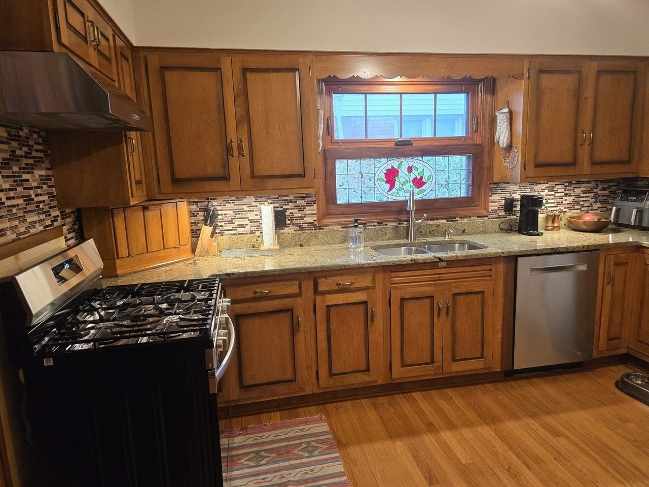 437 S Craig Pl - Photo 6 of 27