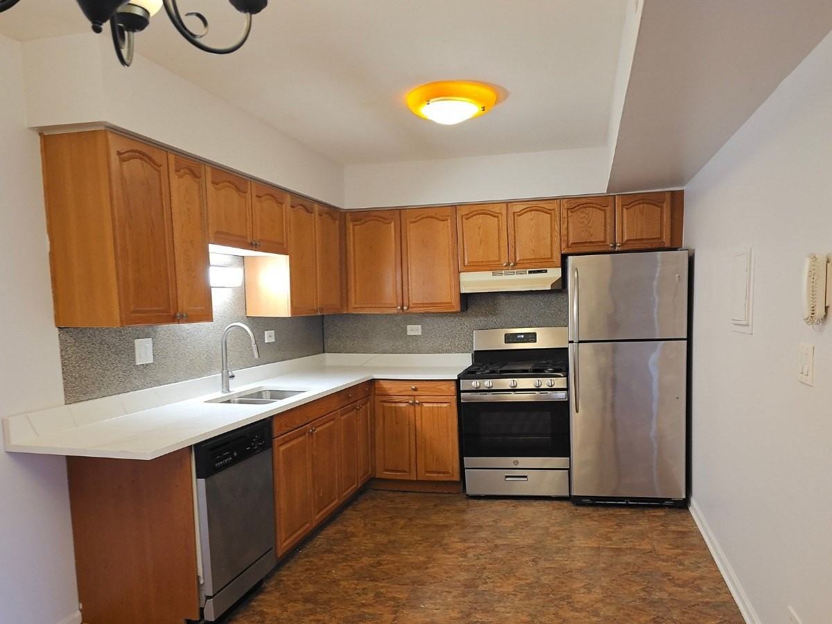 711 Tipperary Ct Apt 1b - Photo 3 of 10
