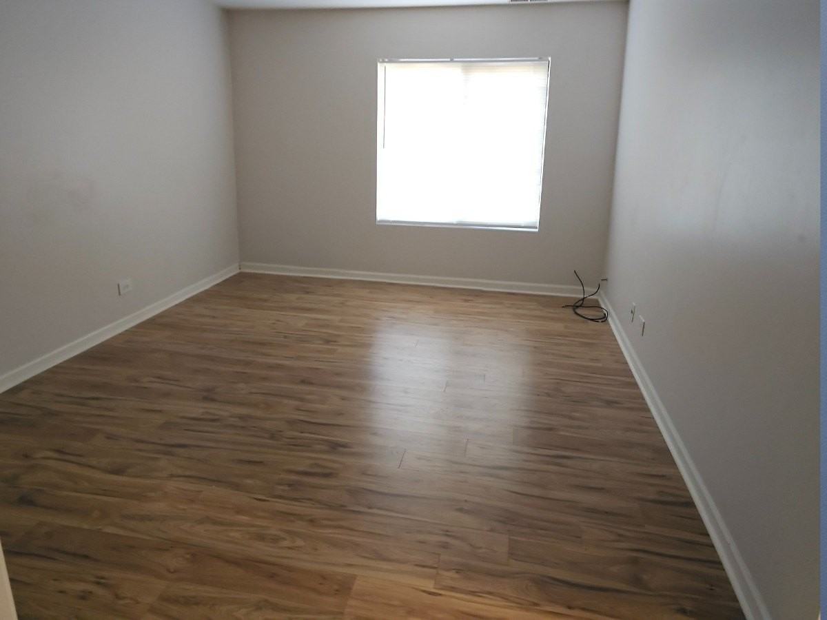 711 Tipperary Ct Apt 1b - Photo 5 of 10