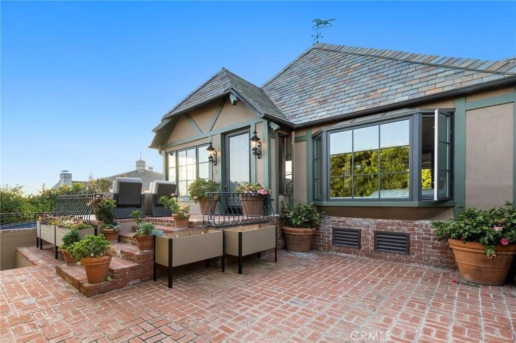 486 Holly St - Photo 3 of 34