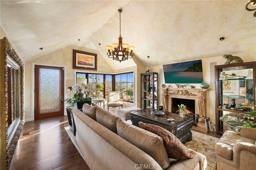 486 Holly St - Photo 4 of 34