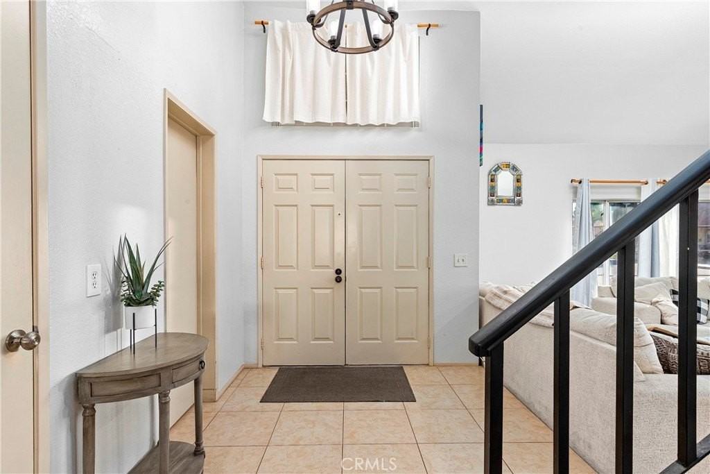 2047 Westminster Dr - Photo 3 of 33