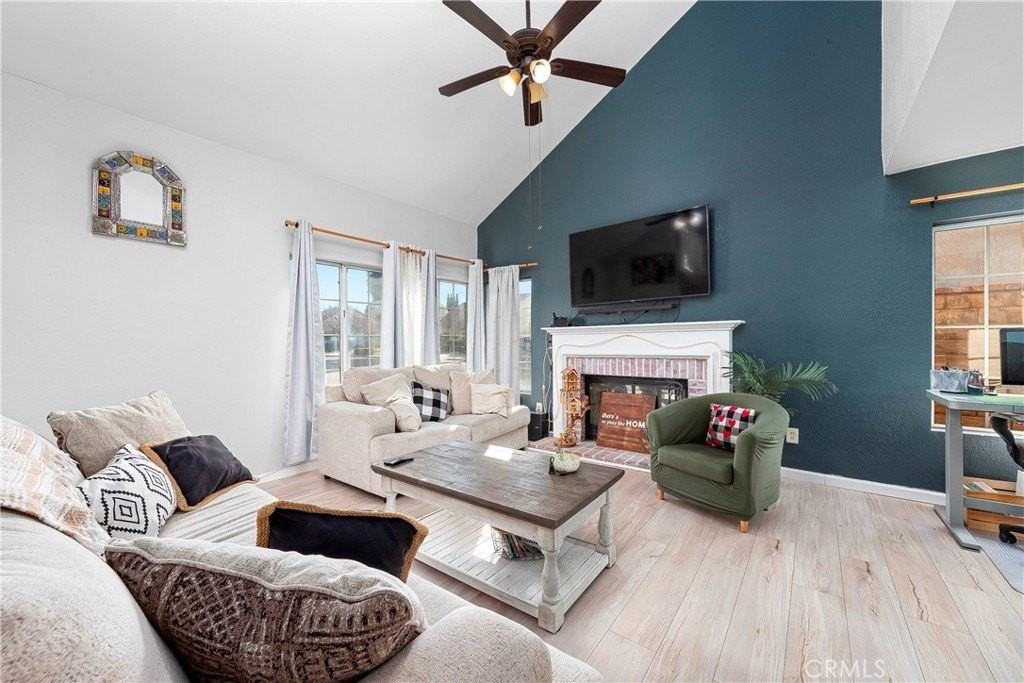 2047 Westminster Dr - Photo 4 of 33