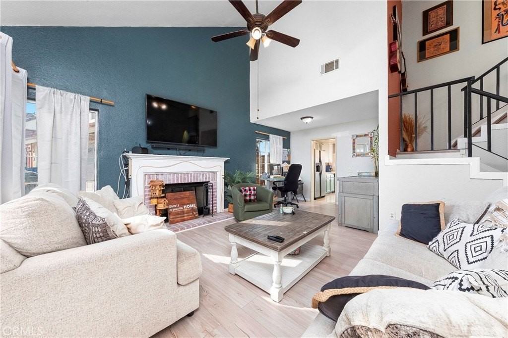 2047 Westminster Dr - Photo 5 of 33