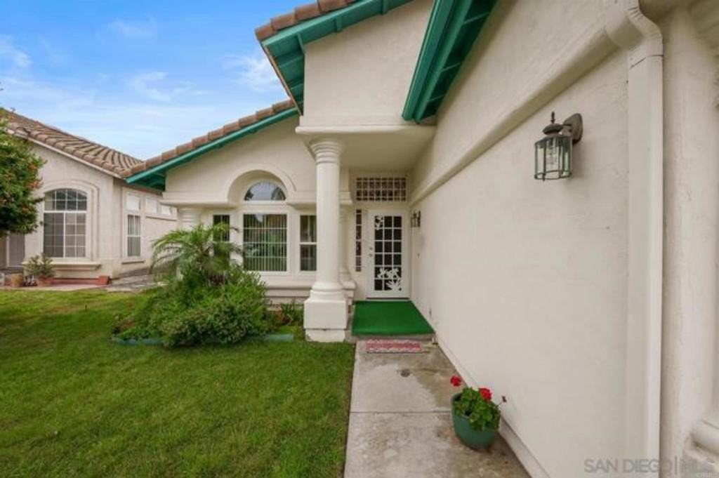 1128 Calle Florecita - Photo 3 of 10