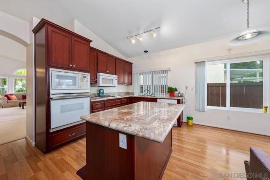 1128 Calle Florecita - Photo 5 of 10