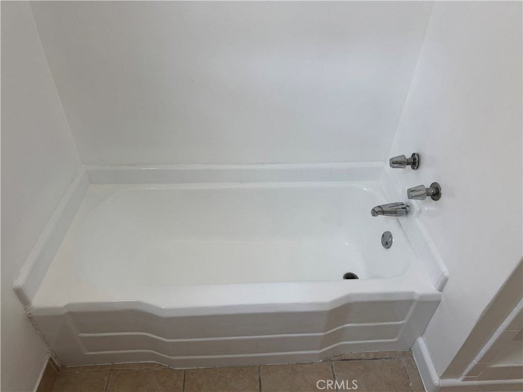 1310 W 89th St - Photo 5 of 25