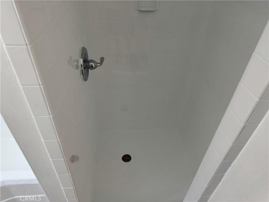 1310 W 89th St - Photo 6 of 25