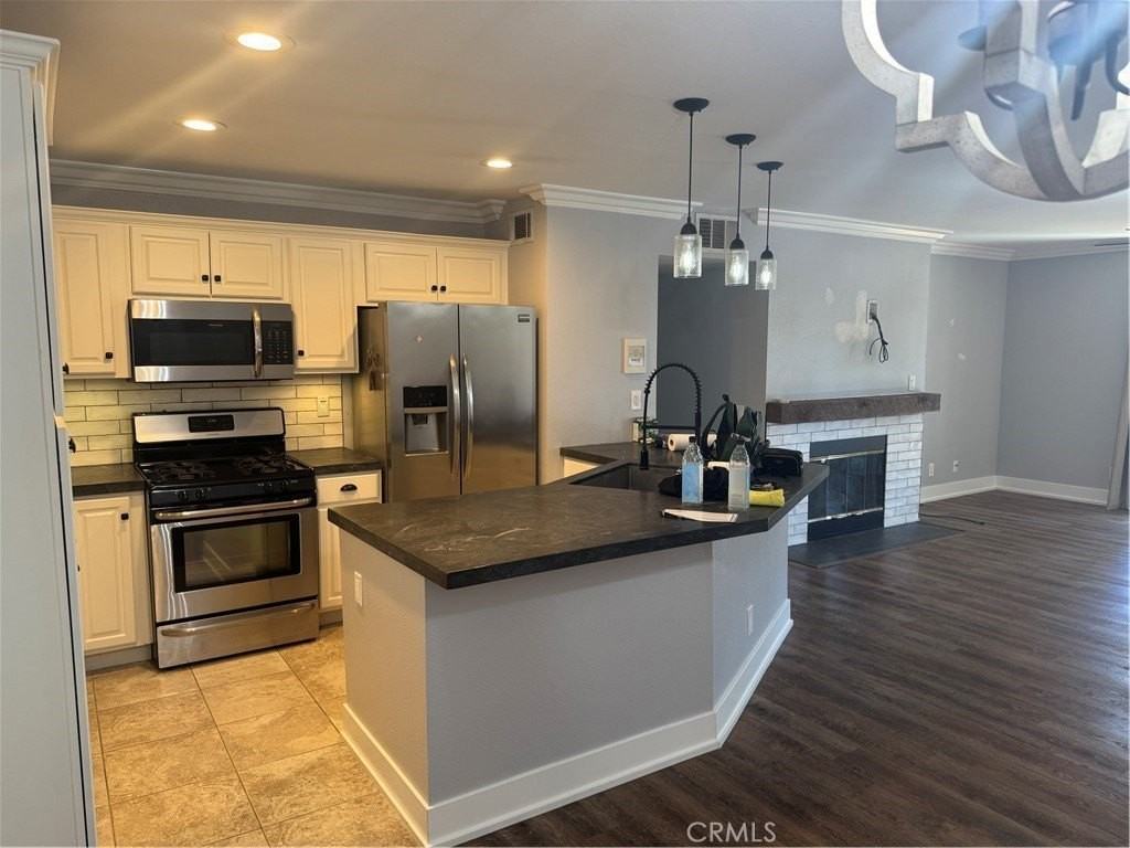 3685 S Bear St - Photo 2 of 20