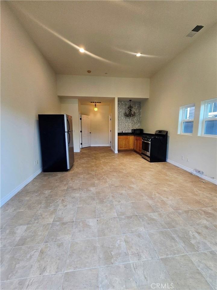 515 S Helberta Ave - Photo 7 of 22