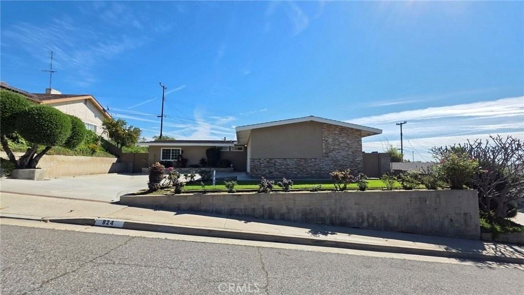 824 N 16th St - Photo 3 of 21