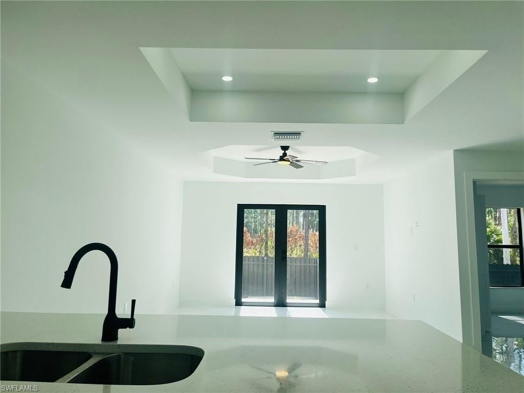 1112 E 12th St - Photo 2 of 13