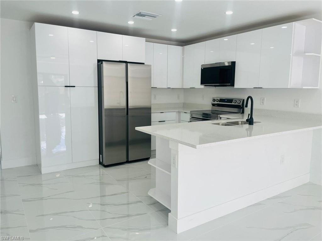 1112 E 12th St - Photo 5 of 13