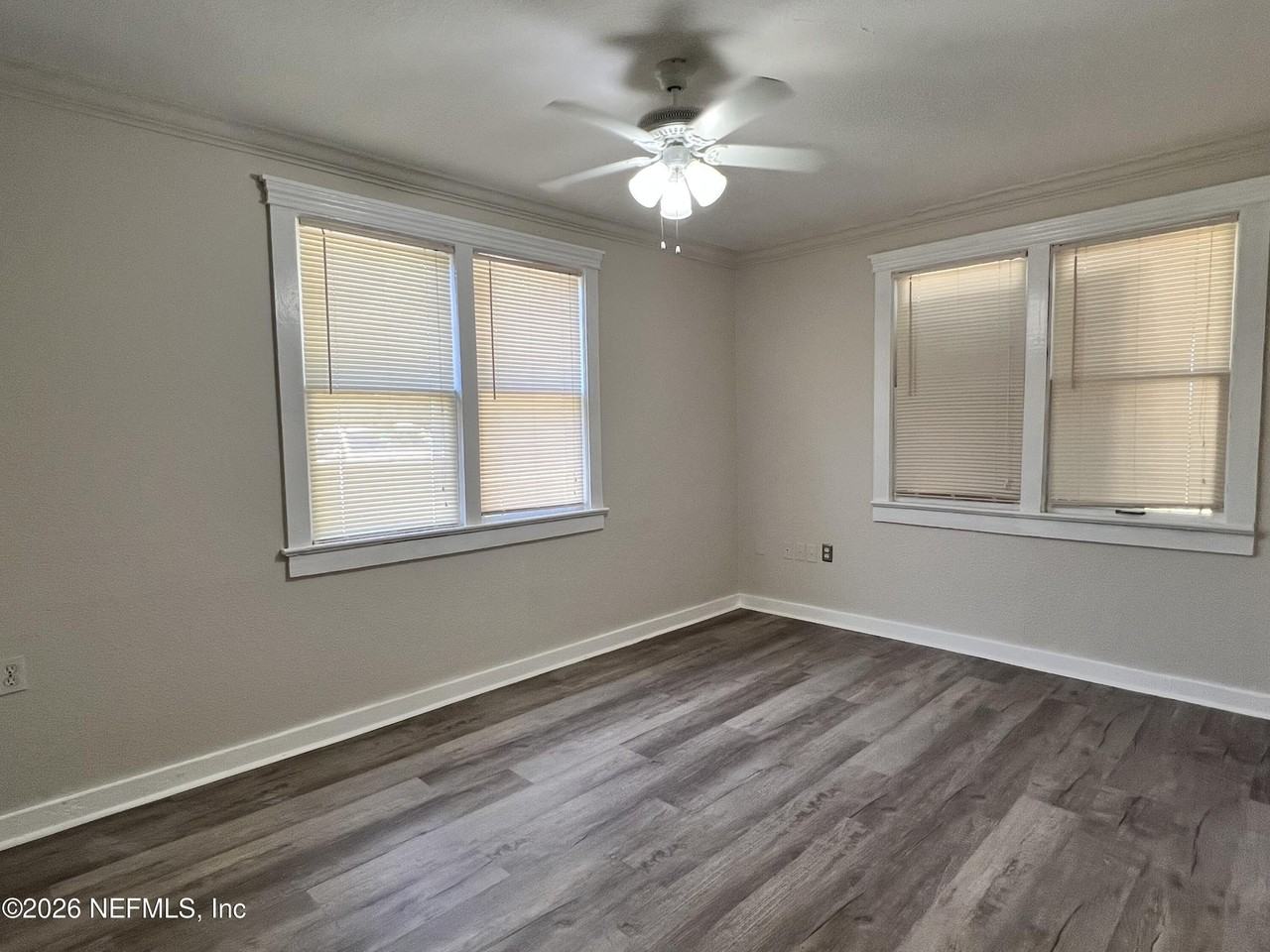 821 Cove St - Photo 5 of 9