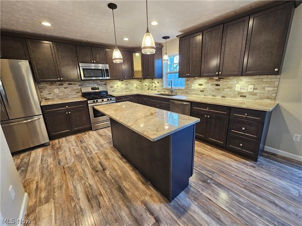 687 Brookside Ln - Photo 3 of 21