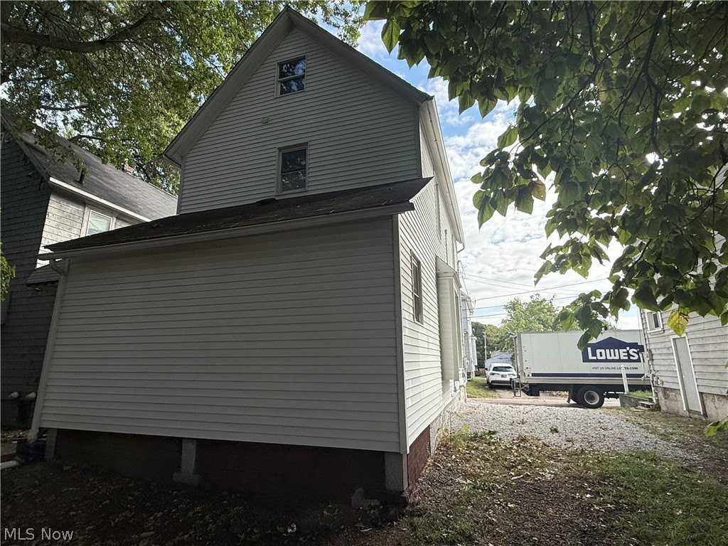 70 Wise St - Photo 6 of 36