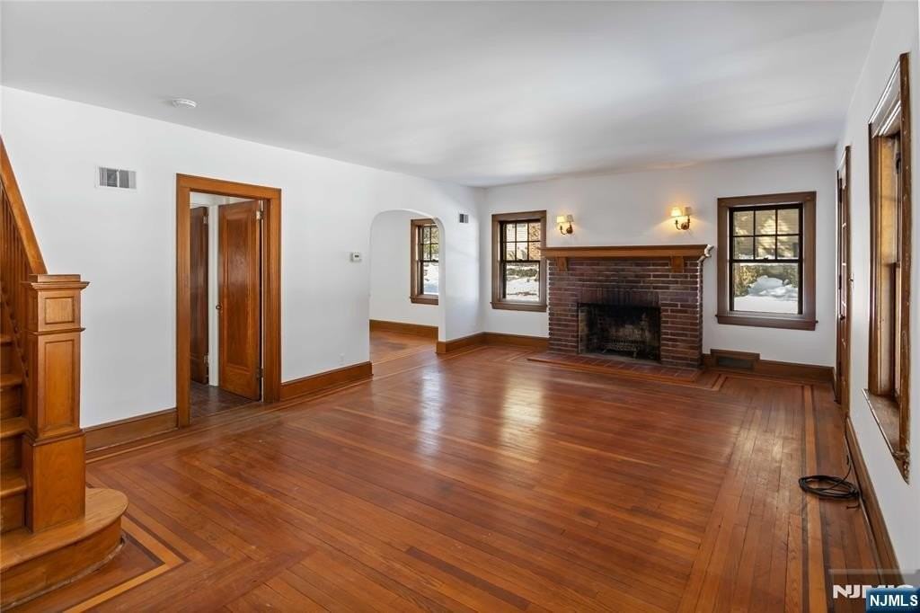 318 Gilbert St - Photo 3 of 28