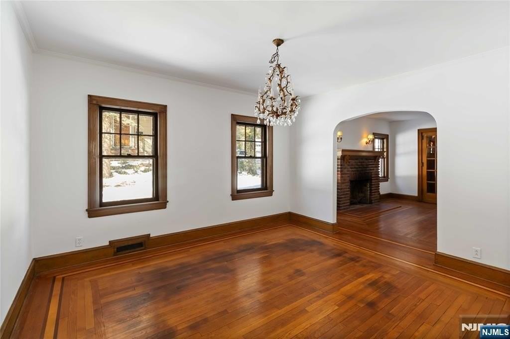 318 Gilbert St - Photo 5 of 28