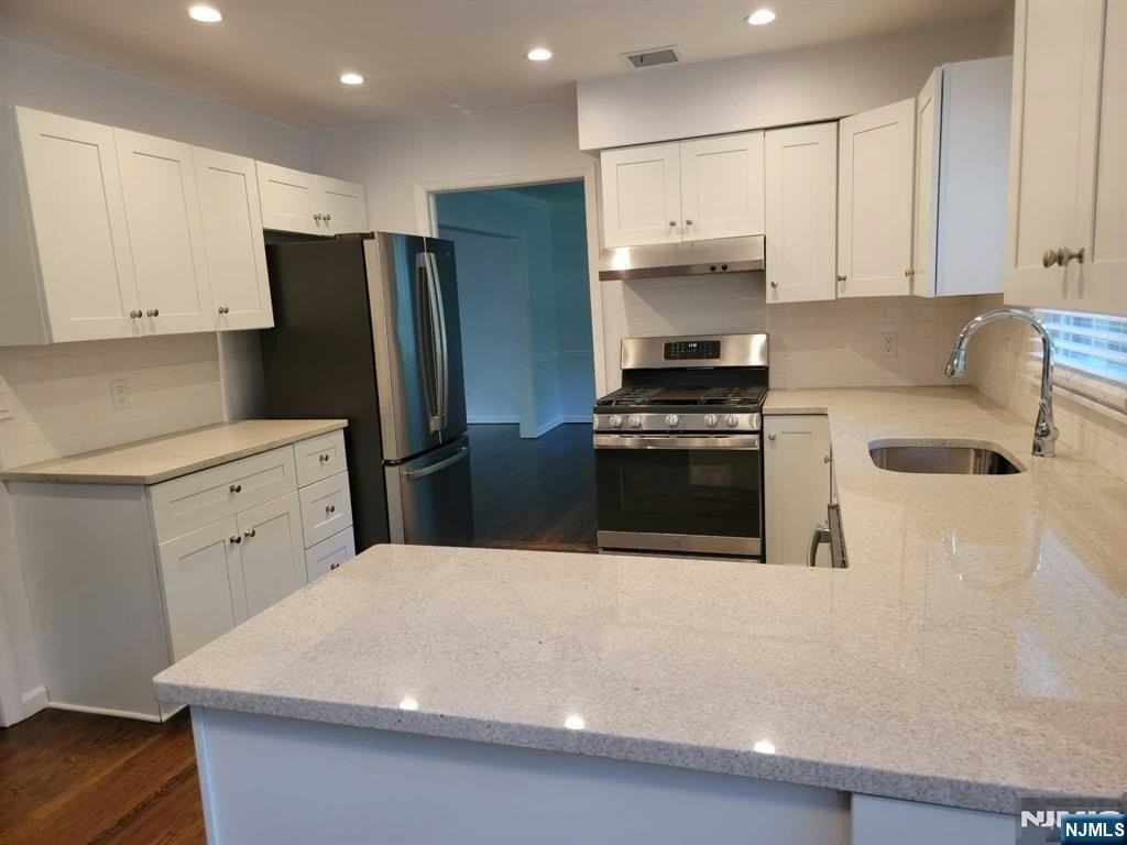 232 Steves Ln - Photo 3 of 19