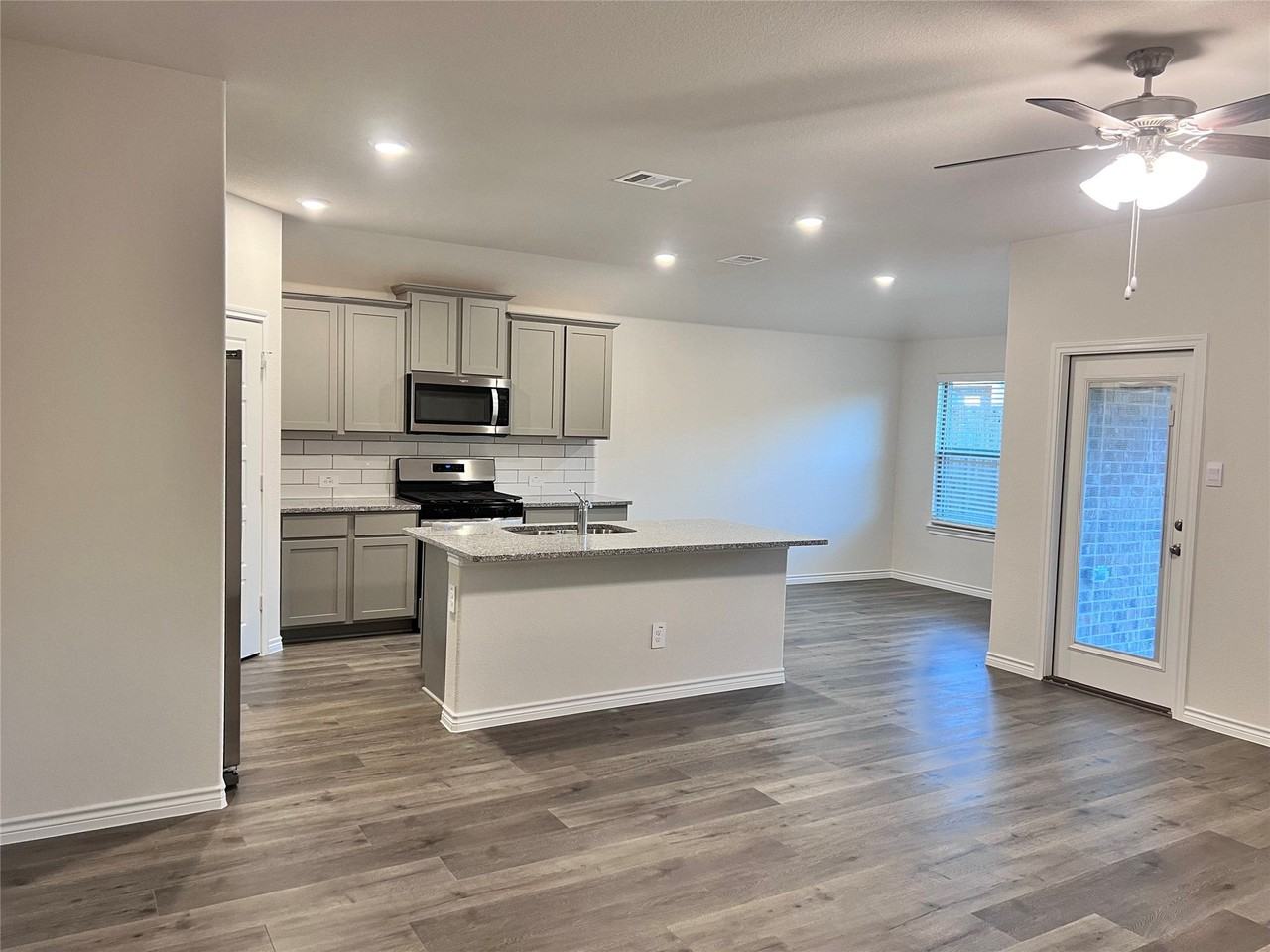 9729 Daisey Mae Ln - Photo 3 of 11