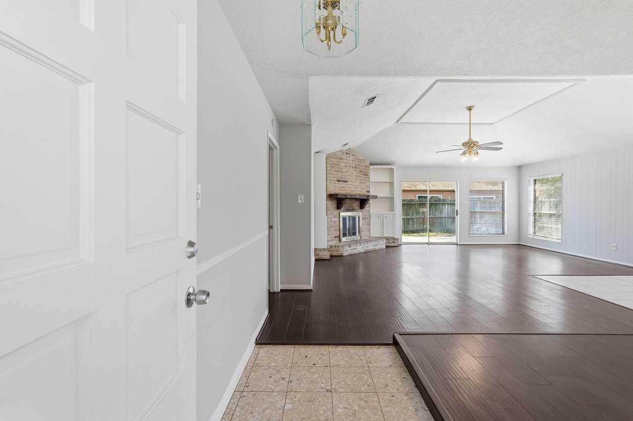 6807 Falling Waters Dr - Photo 4 of 22