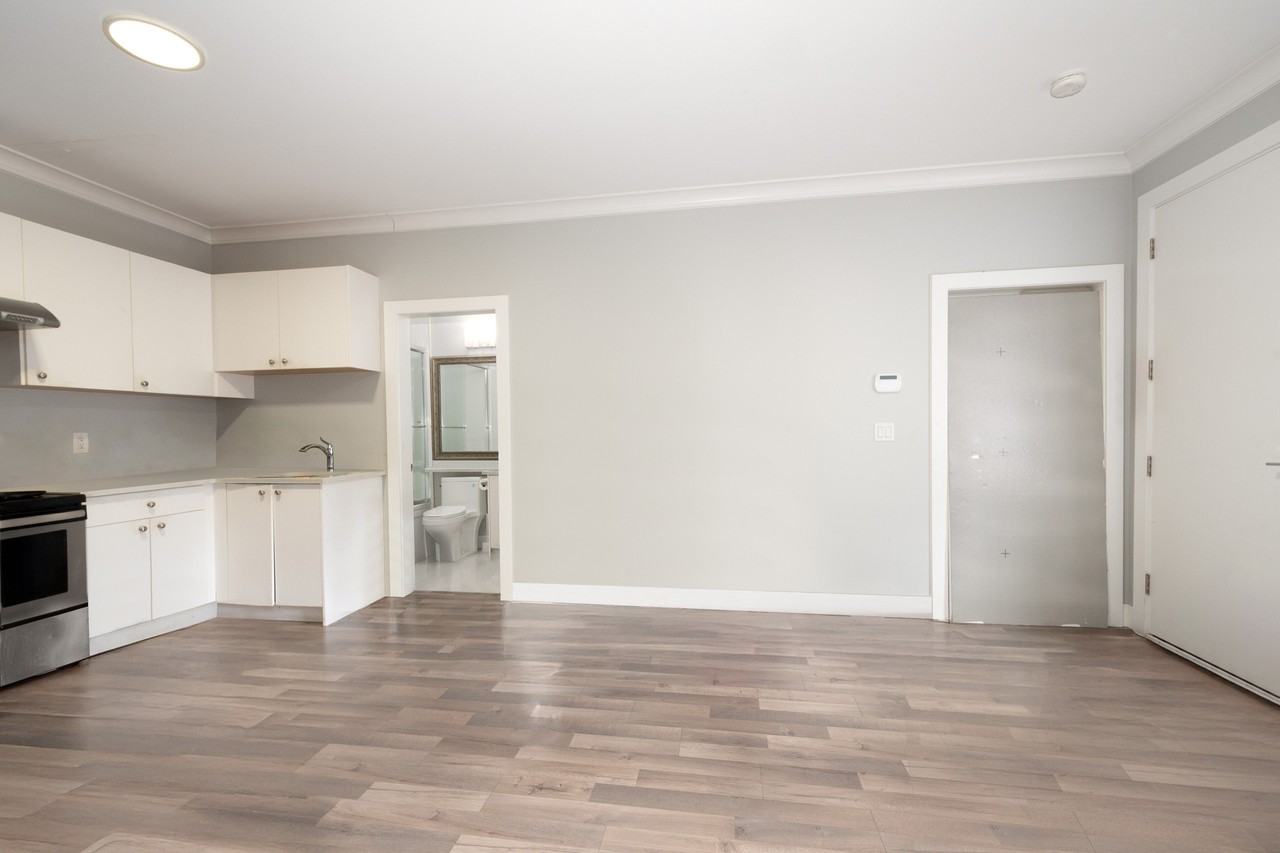 9325 148A Street - Photo 5 of 8