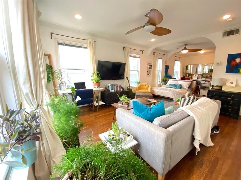 1122 Kings Hwy - Photo 3 of 8