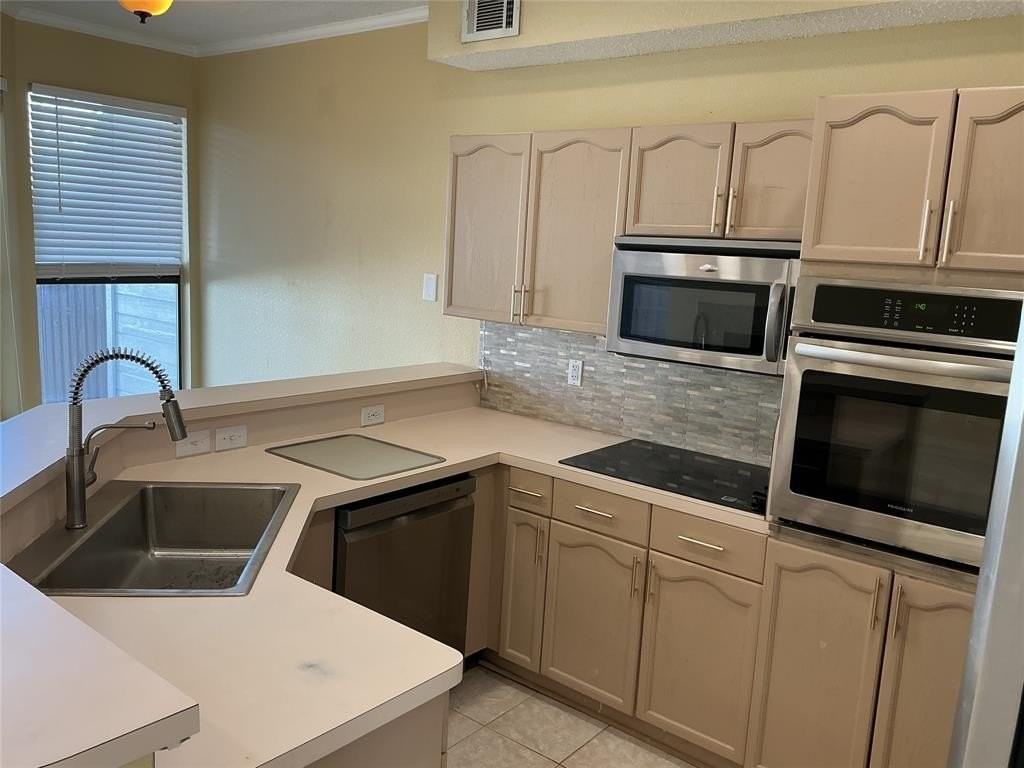 6027 Homestead Ct - Photo 4 of 19