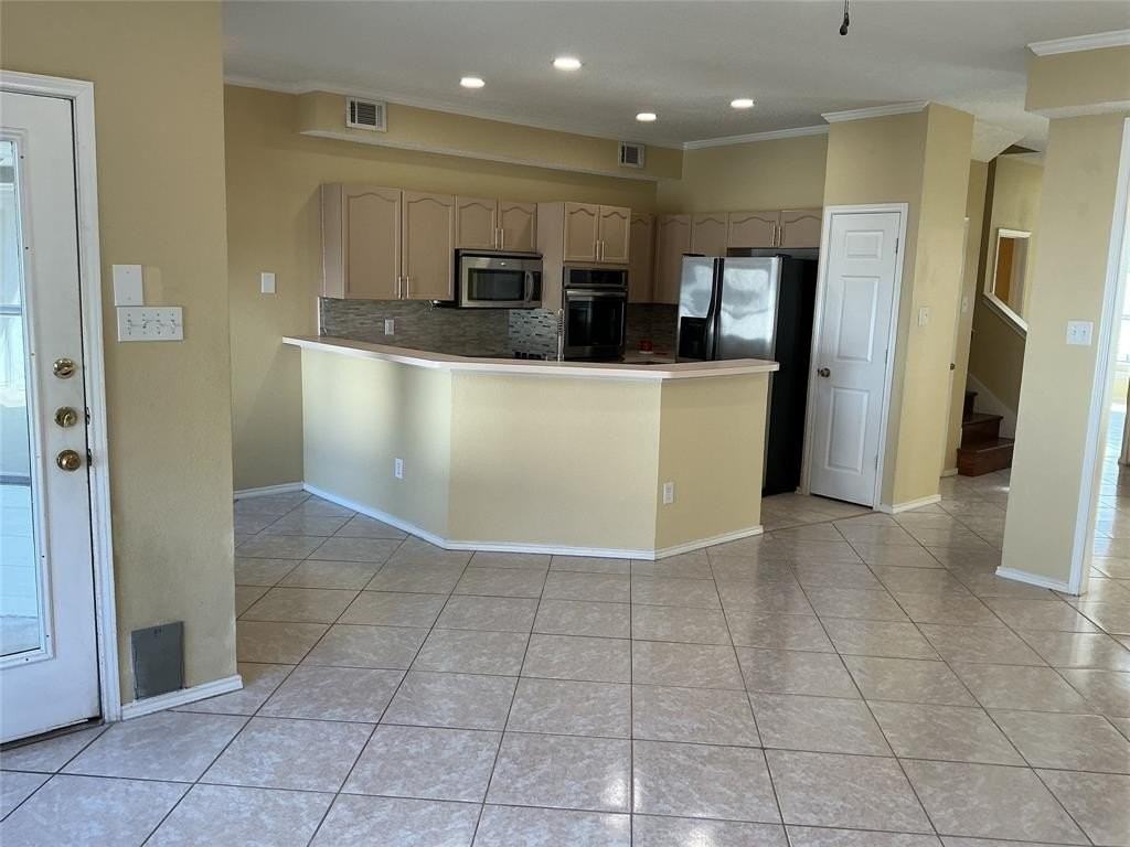 6027 Homestead Ct - Photo 5 of 19