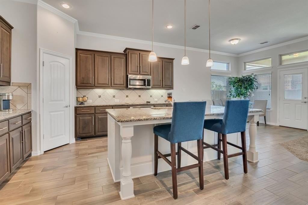 12821 Coast Way - Photo 4 of 32